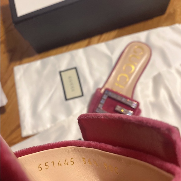 GUCCI PINK VELVET CRYSTAL G LOGO SANDALS - Picture 4 of 7